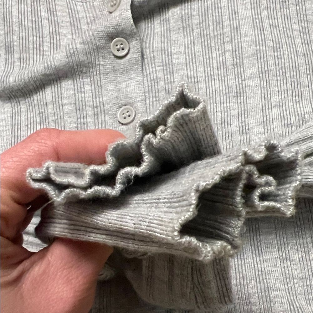 Garage | Women’s Size XS Gray Ribbed Button-Up Cardigan - Picture 3 of 5